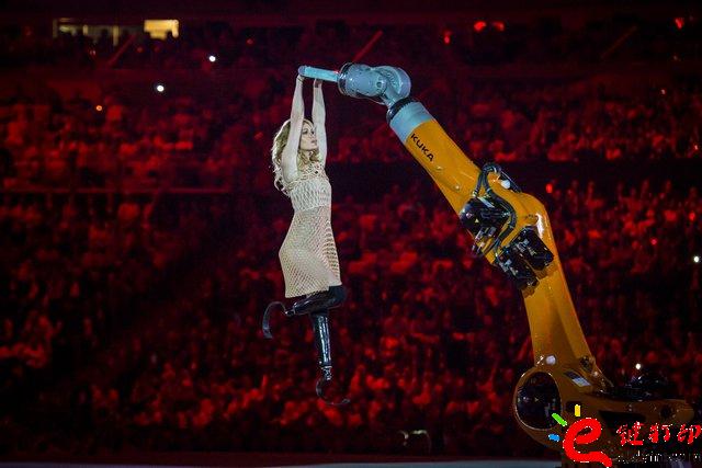 3D打印服裝_殘奧會(huì)開幕式之星Amy Purdy的3D打印連衣裙閃耀舞臺(tái)