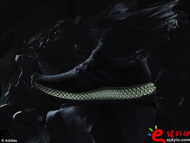 阿迪達(dá)斯率先推出3D打印量產(chǎn)時(shí)尚跑鞋,大量節(jié)約開(kāi)模具成本