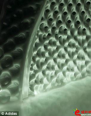 阿迪達(dá)斯率先推出3D打印量產(chǎn)時(shí)尚跑鞋,大量節(jié)約開(kāi)模具成本
